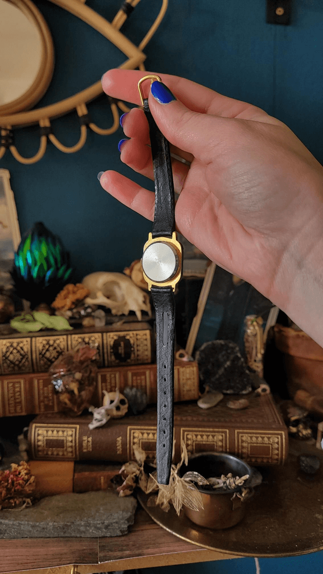 Montre talisman : Protection contre les malédictions