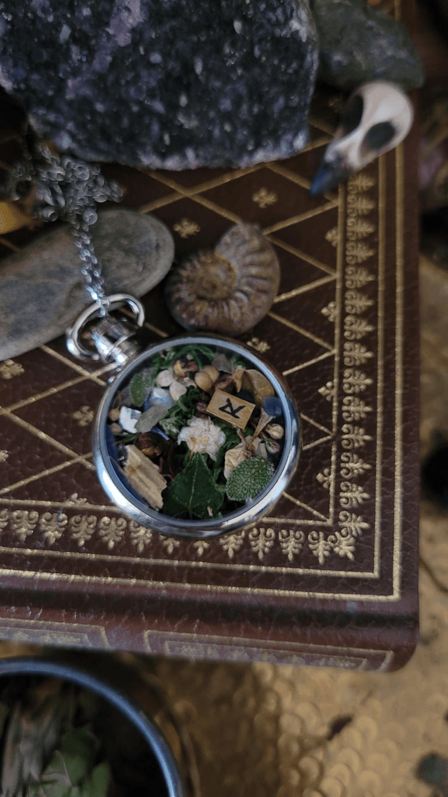 Pendentif talisman : Divination