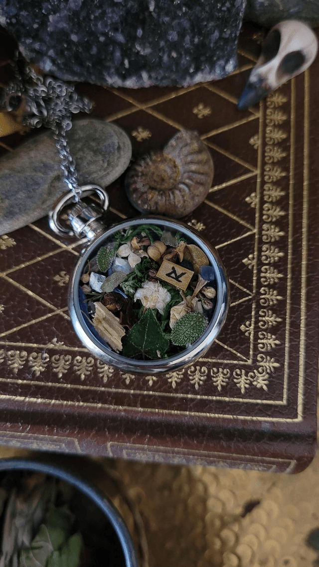 Pendentif talisman : Divination