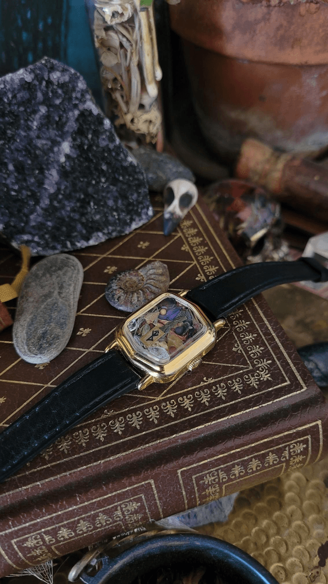 Montre talisman : Protection contre les malédictions