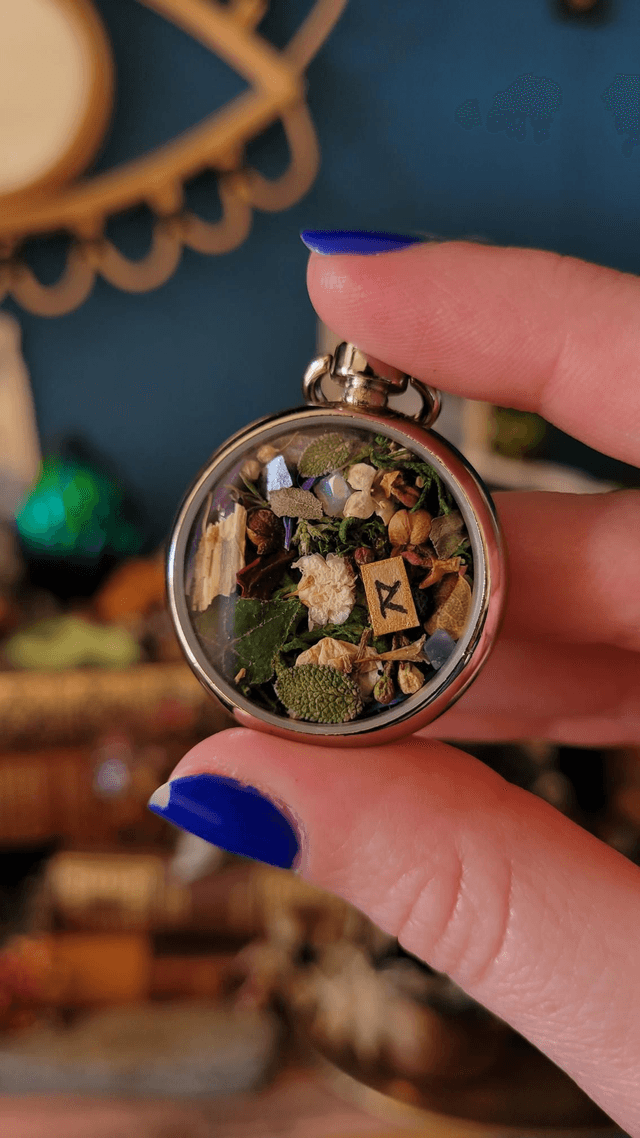 Pendentif talisman : Divination